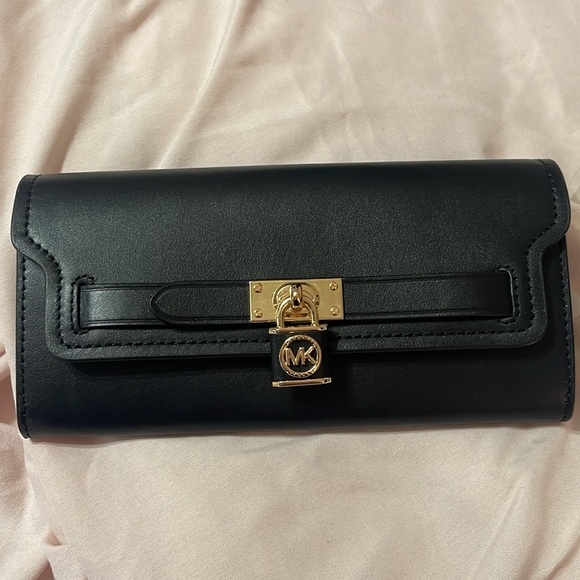 Michael Kors tote bag with matching wallet set. Brand new never used! - Picture 5 of 5